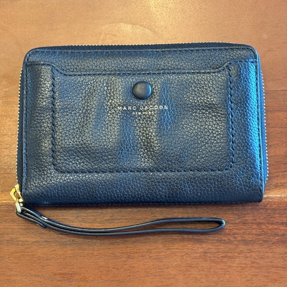 Marc Jacobs Empire City Leather Wristlet - Picture 2 of 12